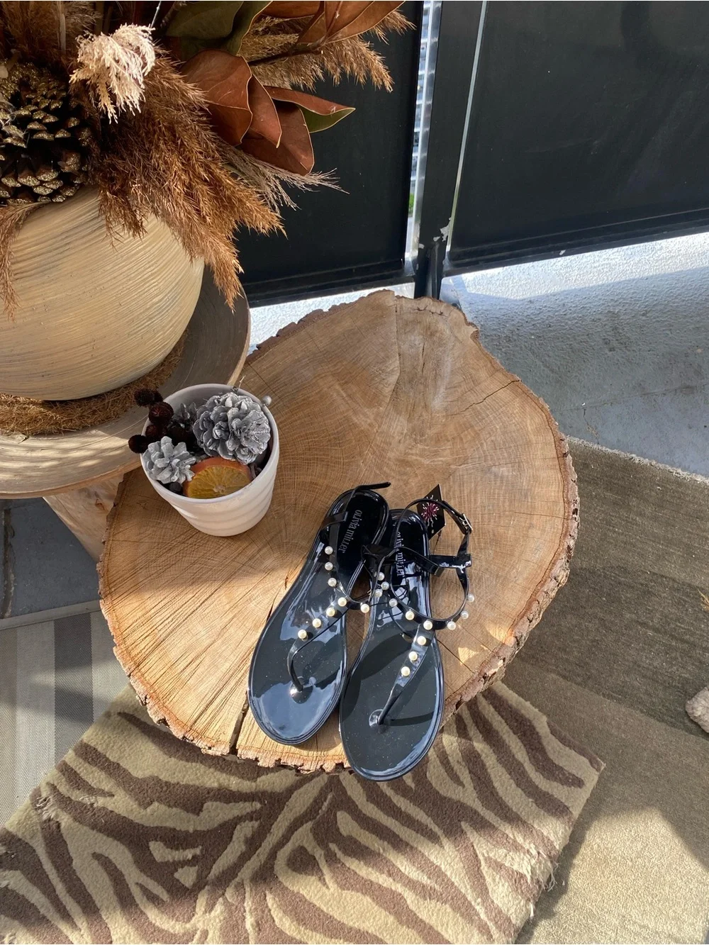 Black Pearl-Embellished Jelly Sandals - Women - Picture 7 of 7
